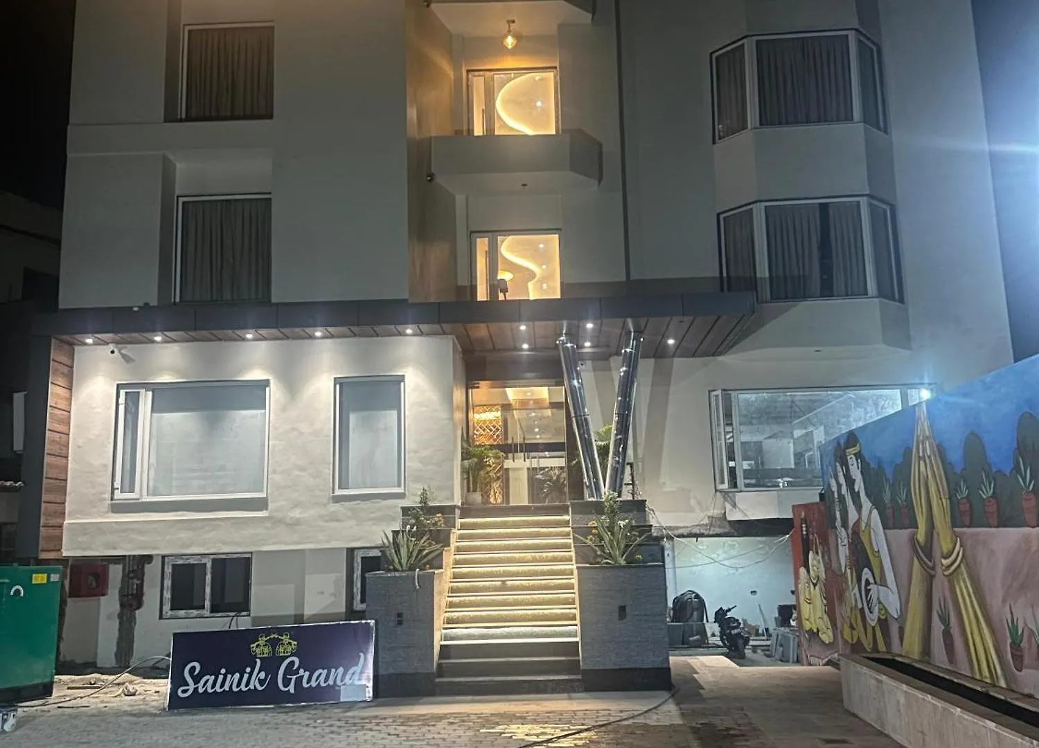 Hotel Sainik Grand バラナシ 3*,  インド