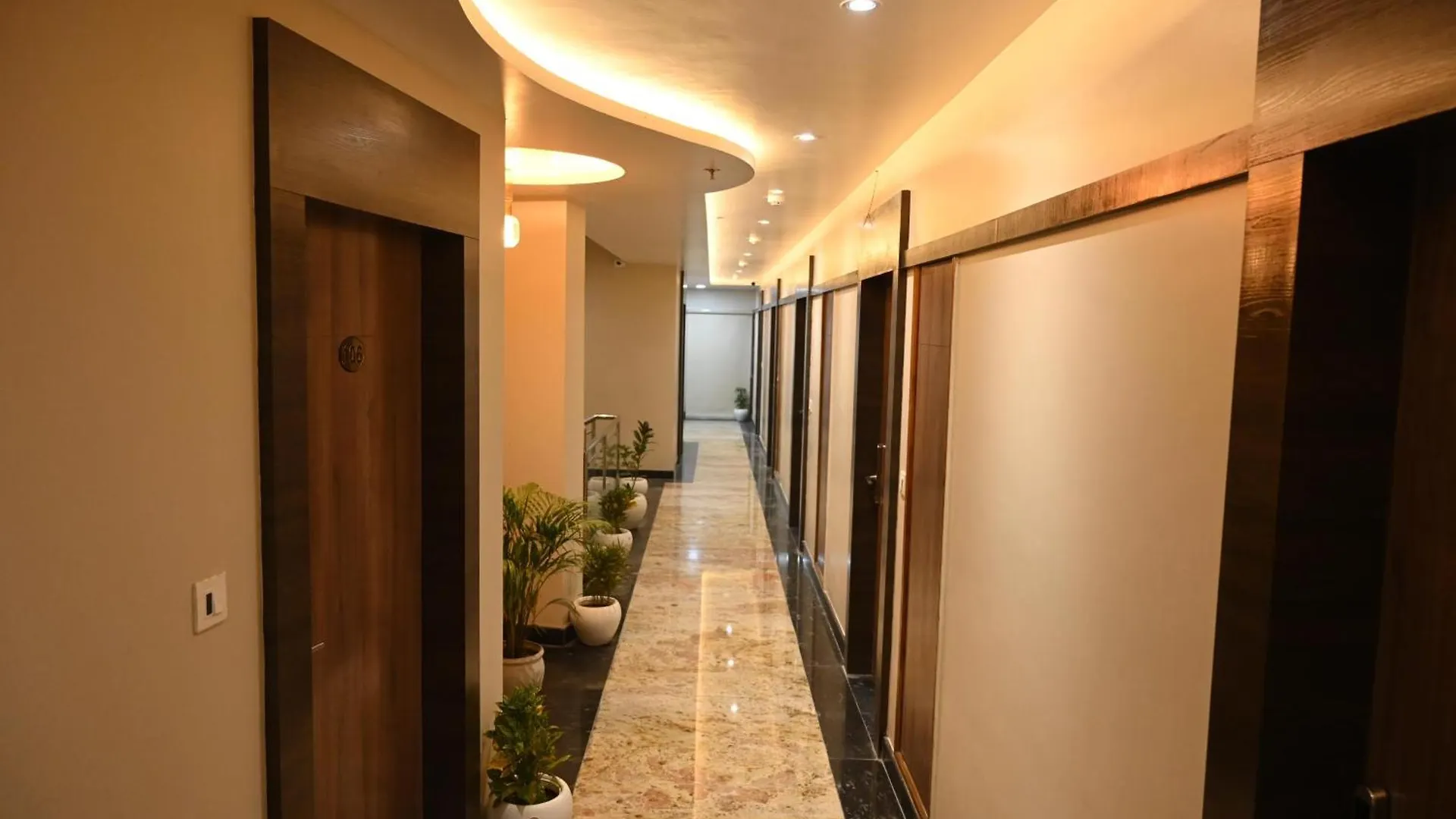 Hotel Sainik Grand バラナシ