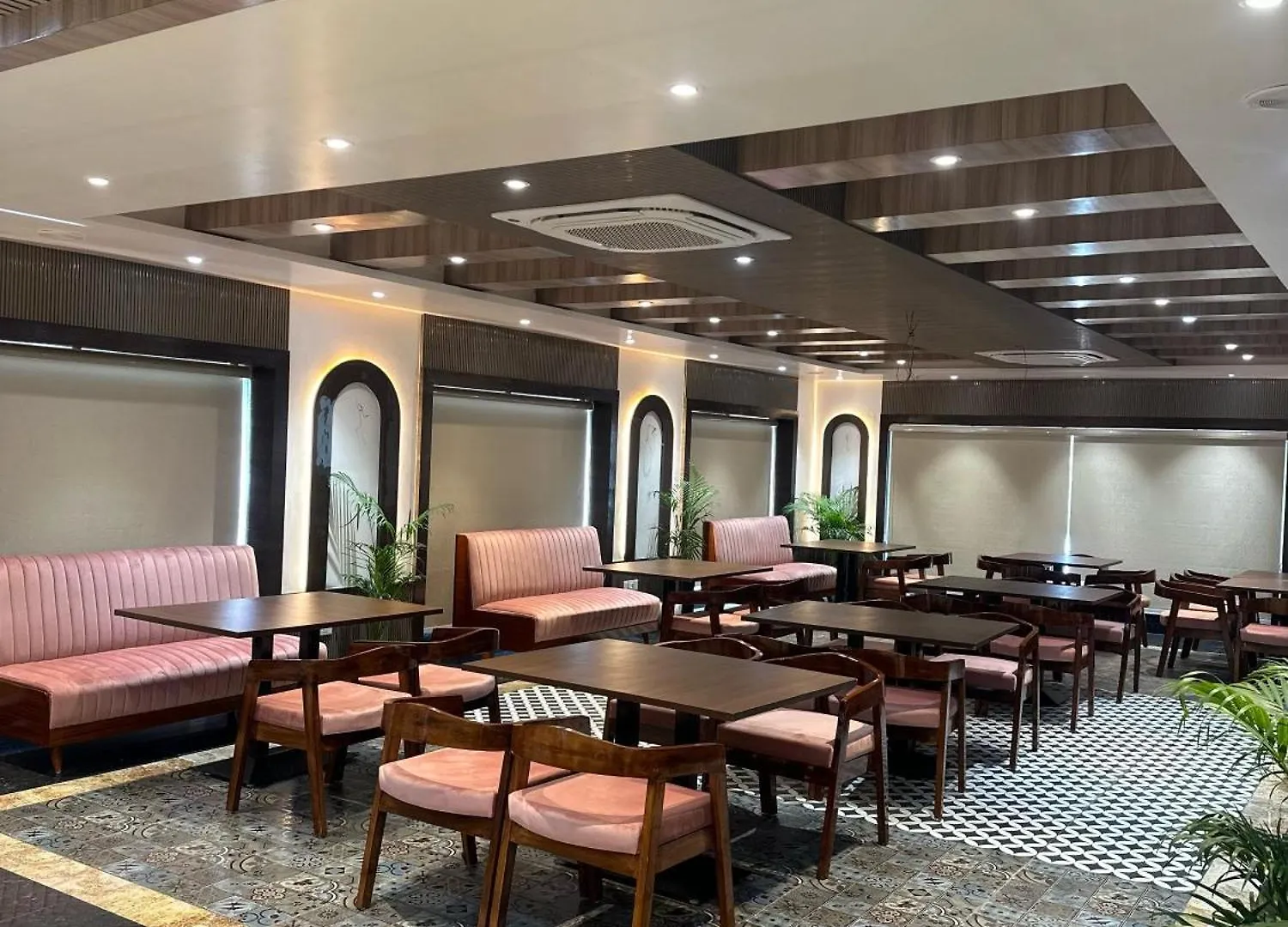***  Hotel Sainik Grand バラナシ インド